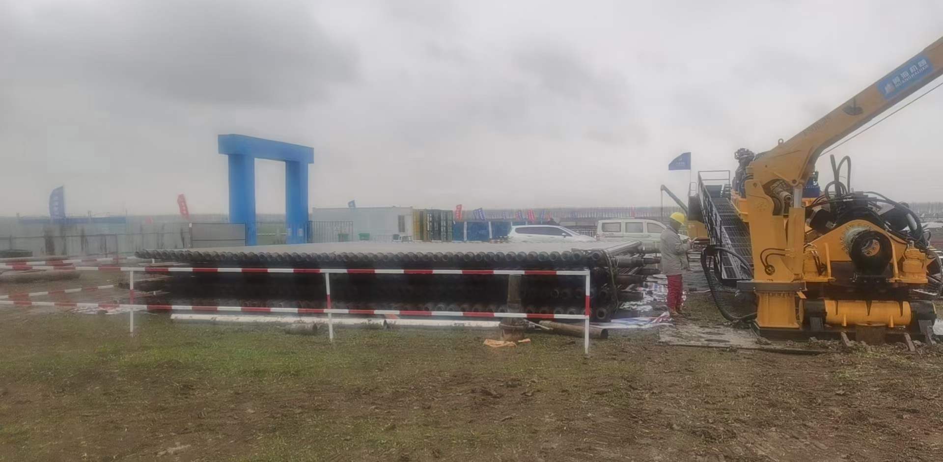 Строительная площадка горизонтальной направленной буровой установки FDP - 800